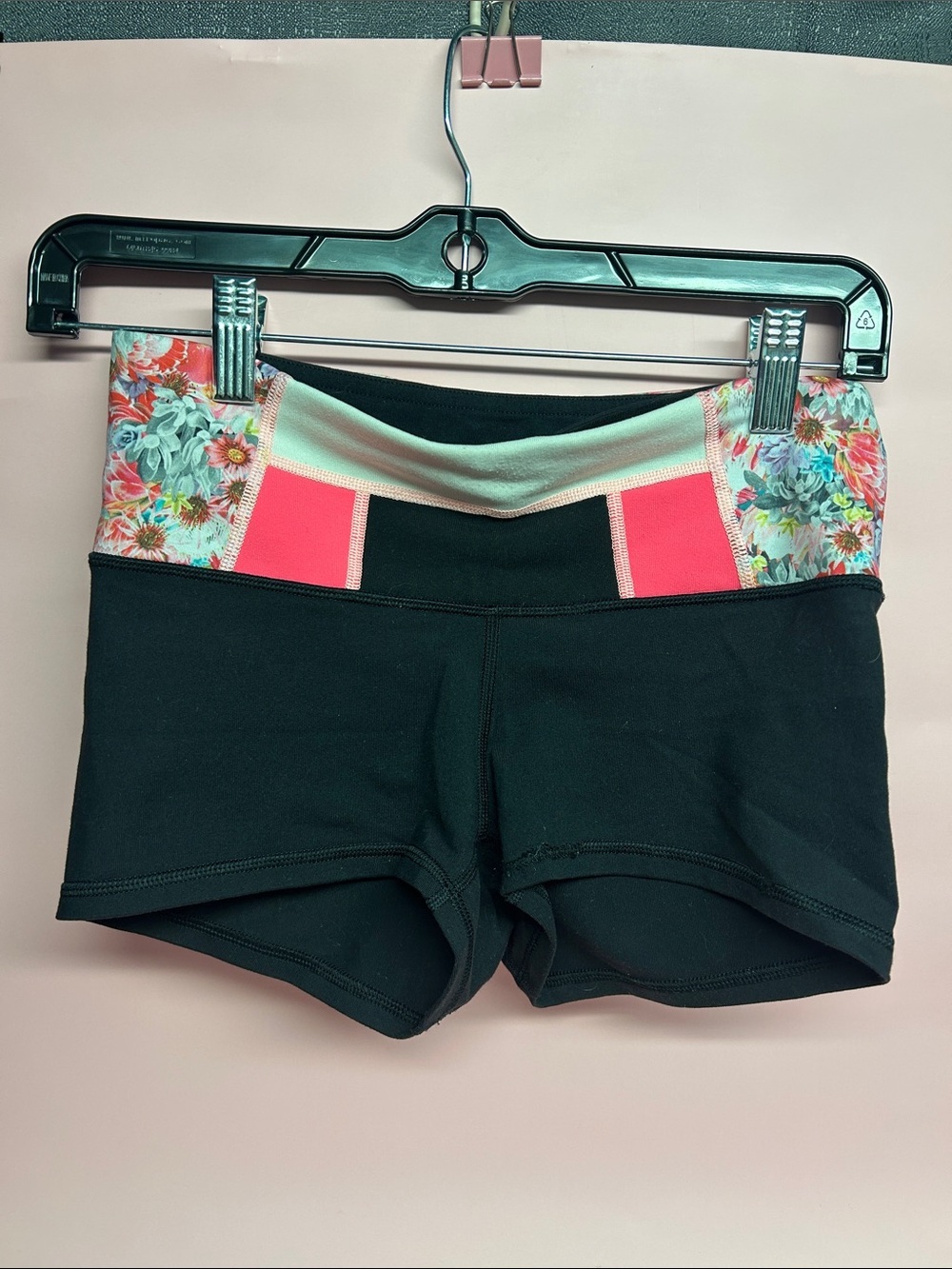 Lululemon 6 Boogie Shorts Black Flowabunga Floral Reversible Shorts